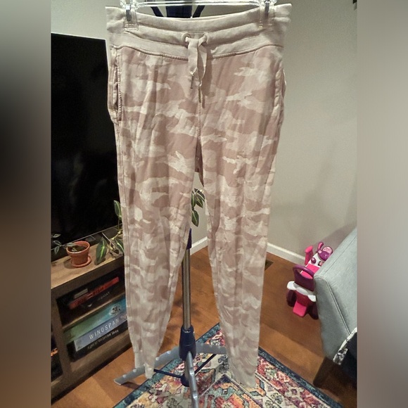 Athleta balanced printed jogger - Picture 3 of 10